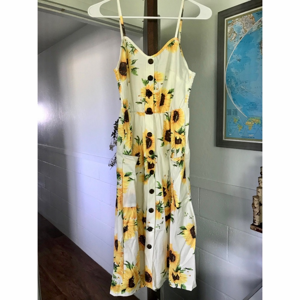 NWT Sunflower Print Sun Dress 🌻 - Picture 4 of 7